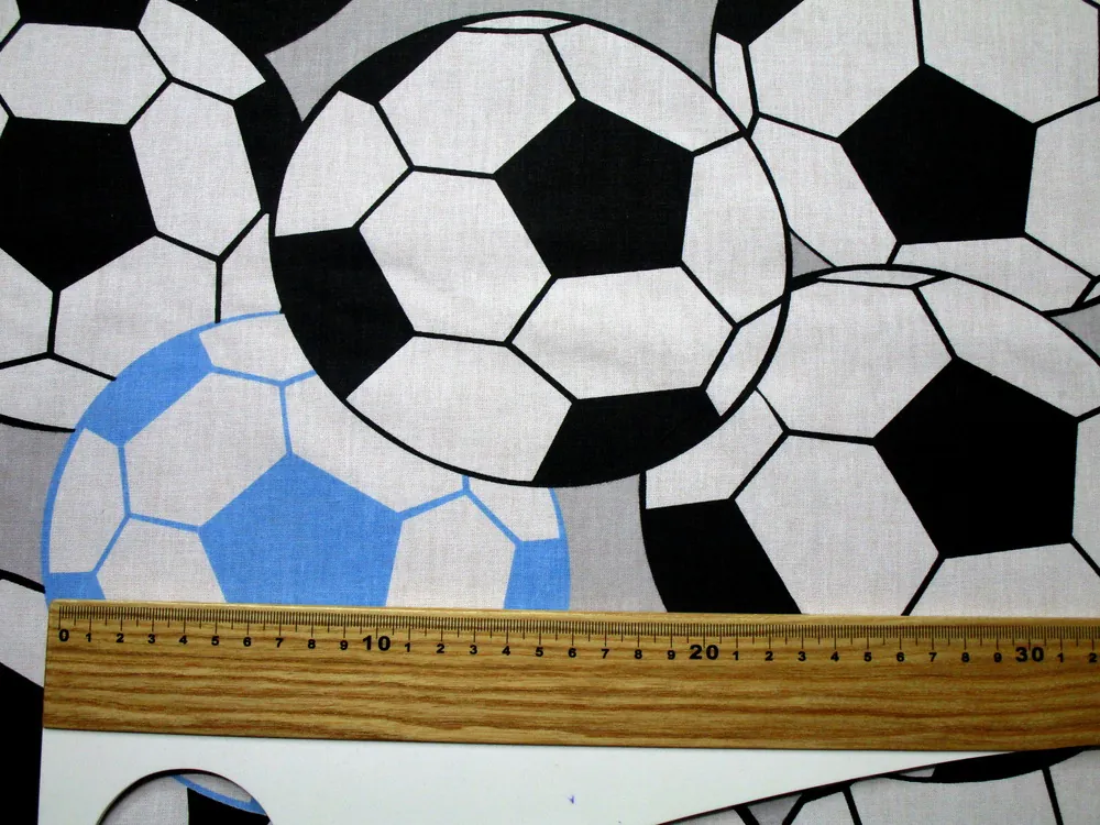 Bavlna sivá "modré a čierne futbalové lopty"