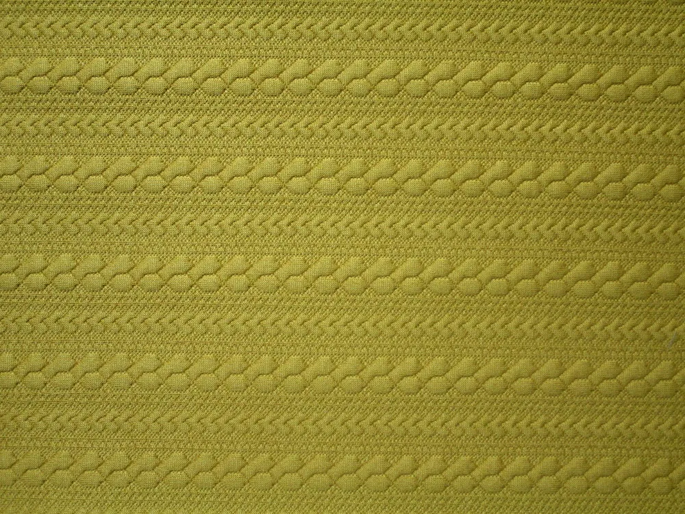 Úplet horčicový "plastický pletený vzor"