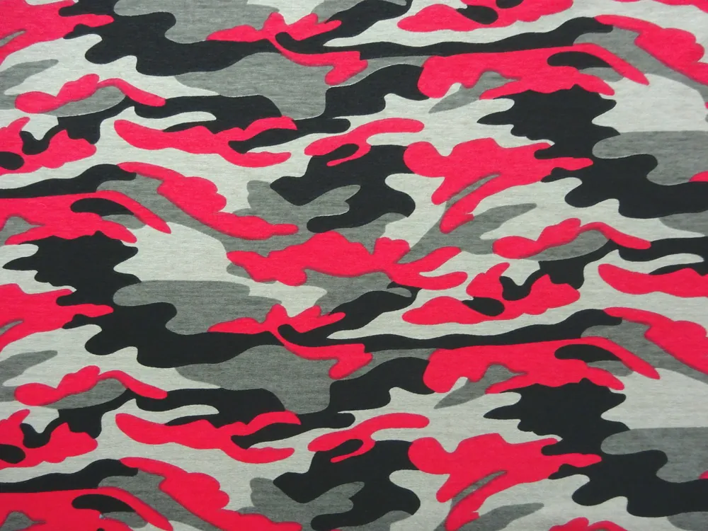 Úplet zelenkavo-čierny "červený maskáč"