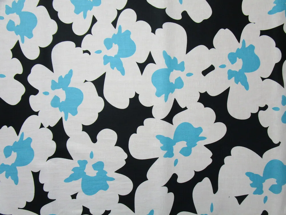Bavlna čierna "bielo-tyrkysové kvety"
