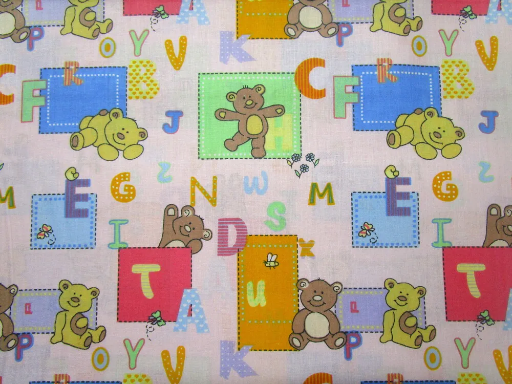 Bavlna svetloružová "macko, písmenká"