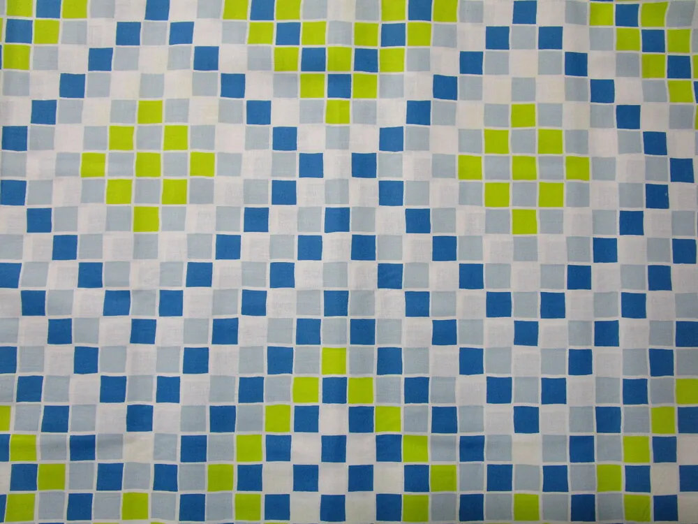 Bavlna bielo-limetkovo-modrá "kocky" 