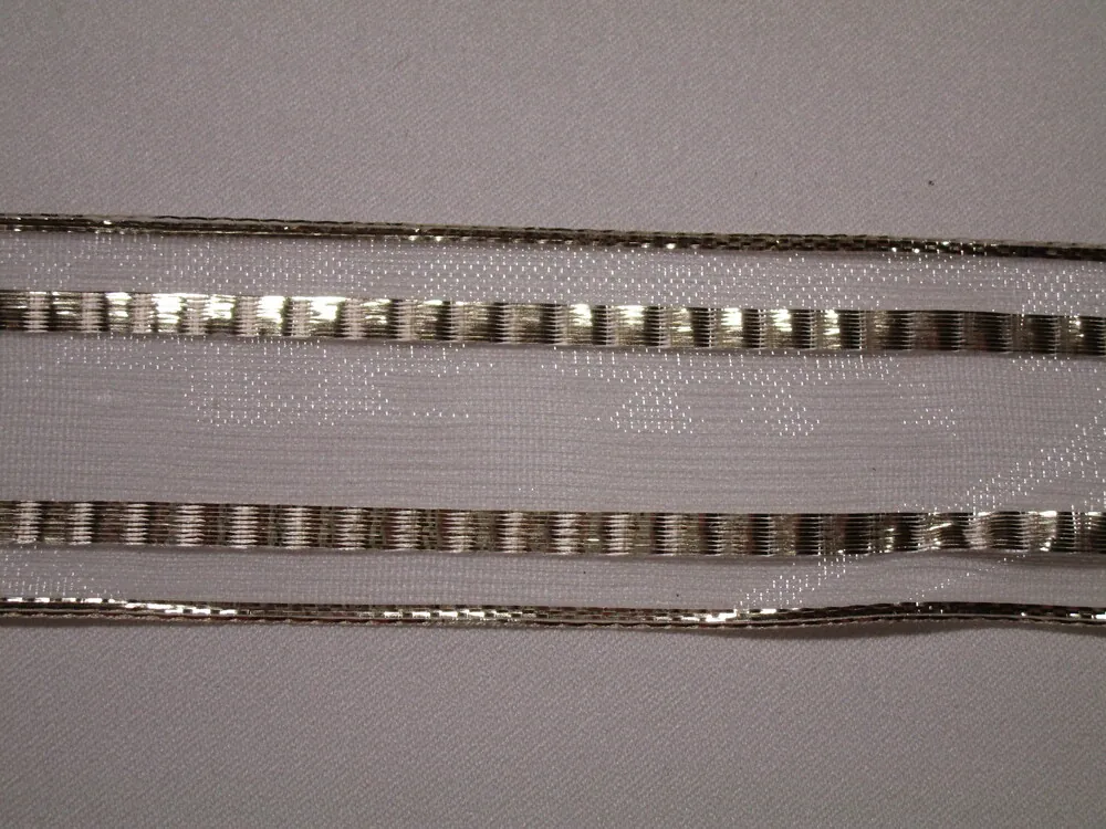 Stuha dekoračná "zlaté pásiky" - 40 mm