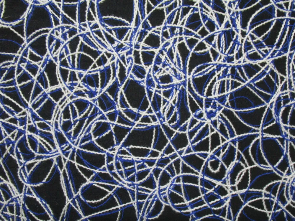 Flauš čierny "bielo - modré nitky" - zbytok