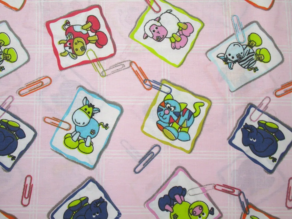 Bavlna svetloružová "zvieratká, káro"