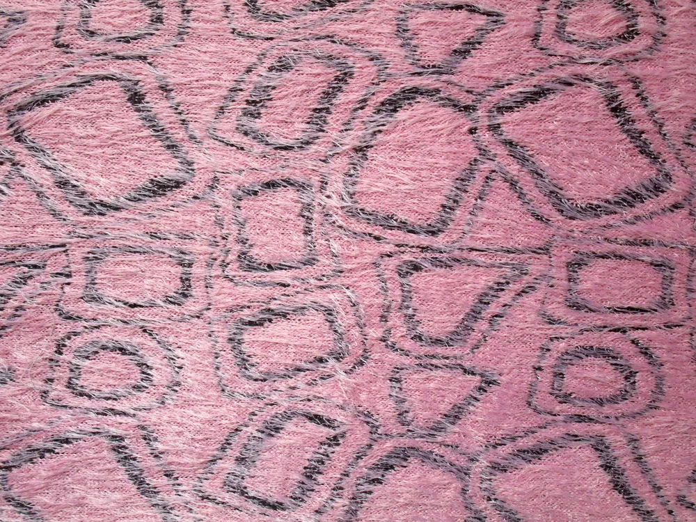 Svetrovina ružová chlpatá "čierny vzor"