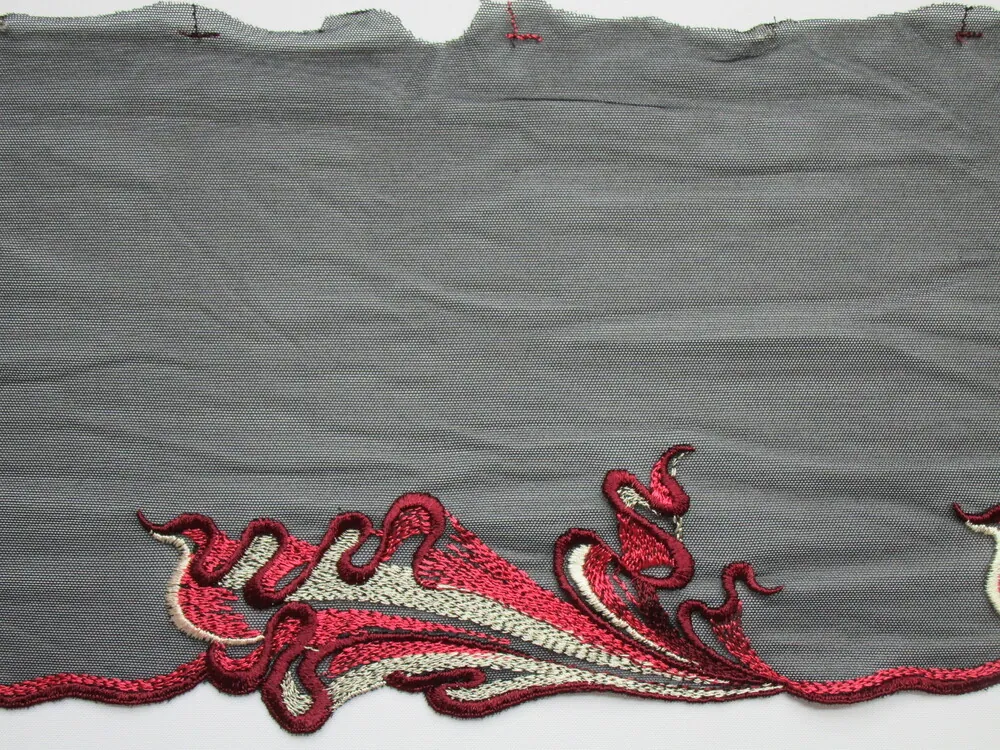 Borta čierna na tyle "vyšívaný kvet"