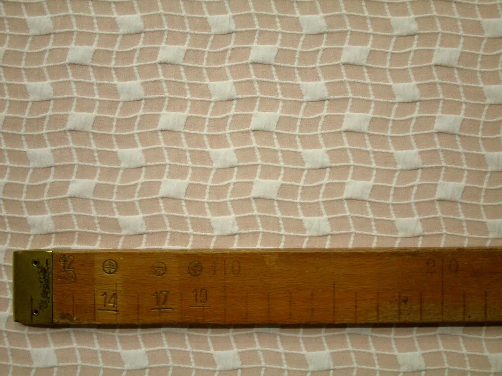 Žakard púdrový "biely plastický vzor" 