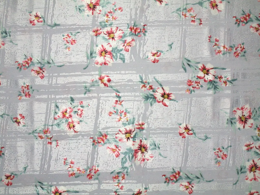 Hodváb sivo-strieborný "kvety" 