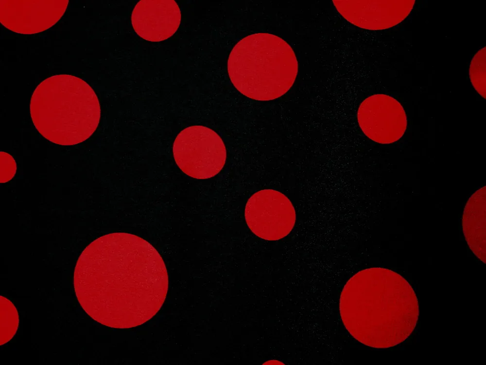 Satén čierny "červená bodka" 