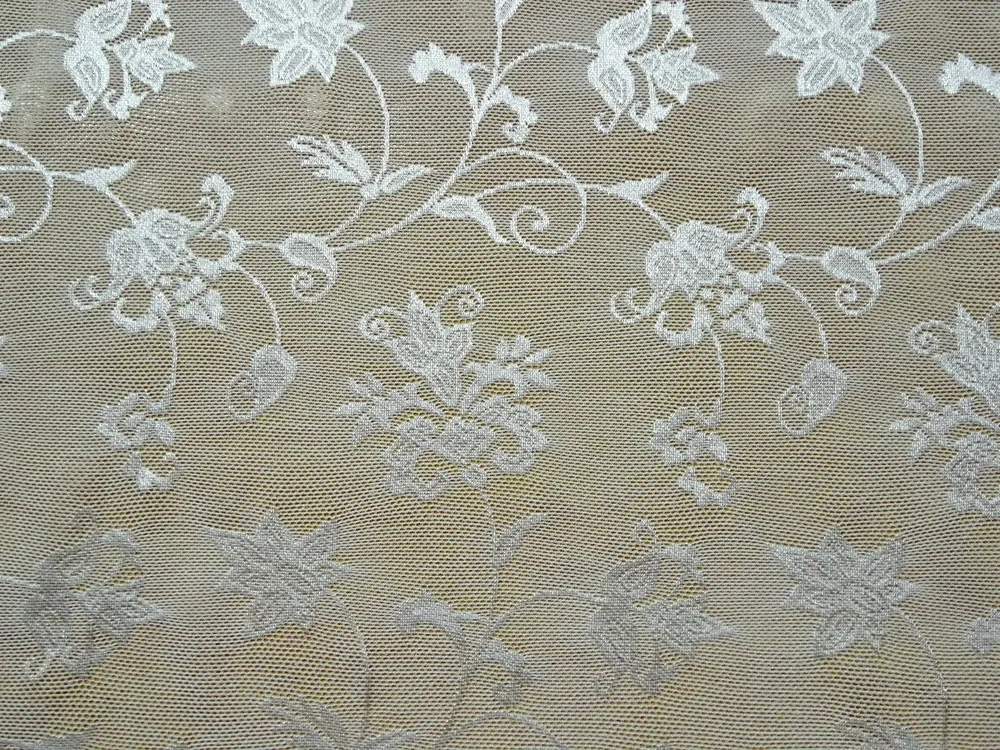 Vyšívaný tyl elastický smotanový "kvety" 