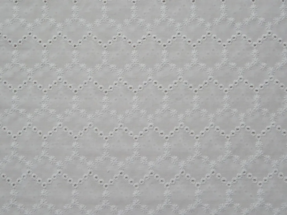 Madeira biela "vyšívané kvety, bodky"