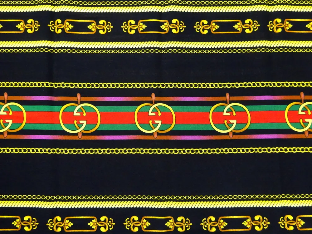 Šatovka čierna "Versace" 