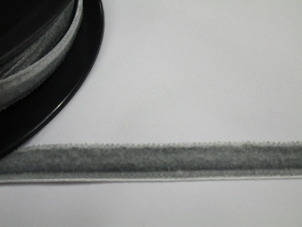 Stuha zamatka "sivá" - 10 mm