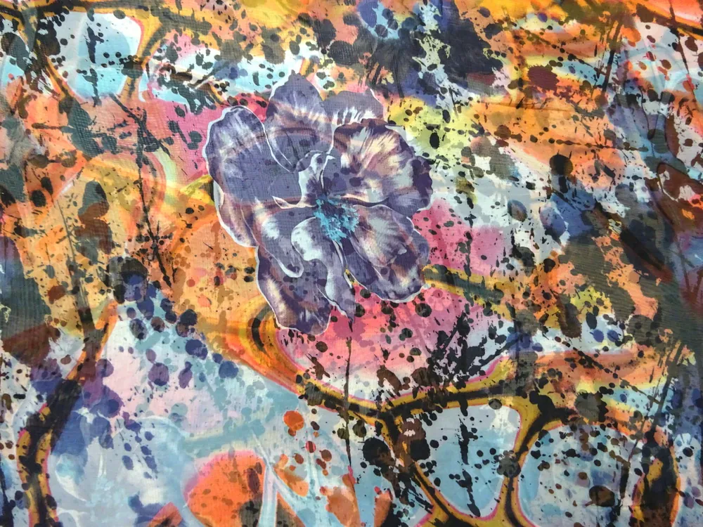 Šifón modro-fialový "kvet, prskance" 