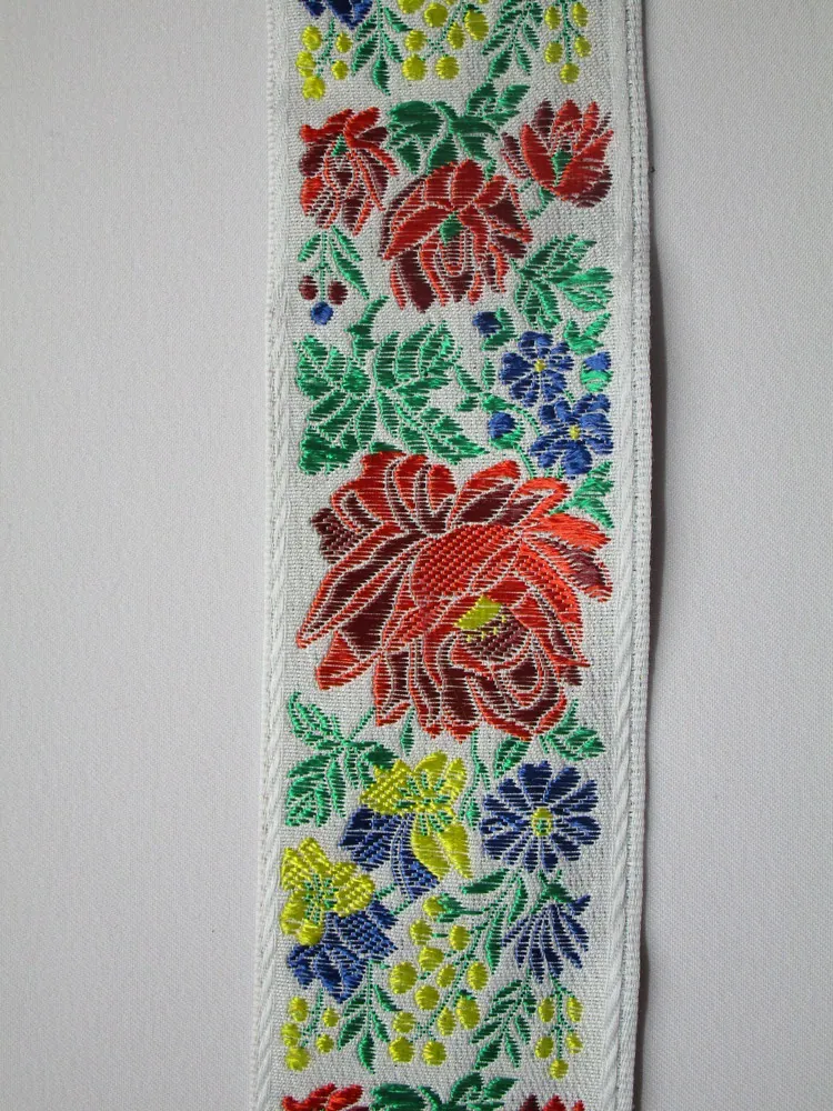 Stuha krojová biela "kvety" - 50 mm