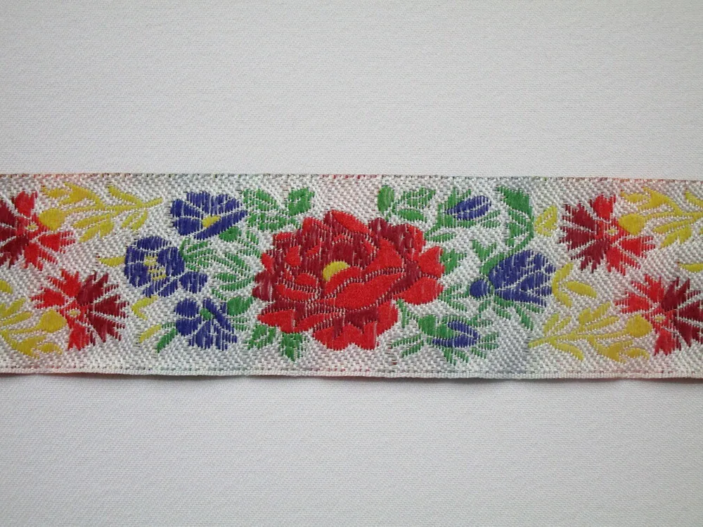 Stuha krojová biela "kvety" - 33 mm