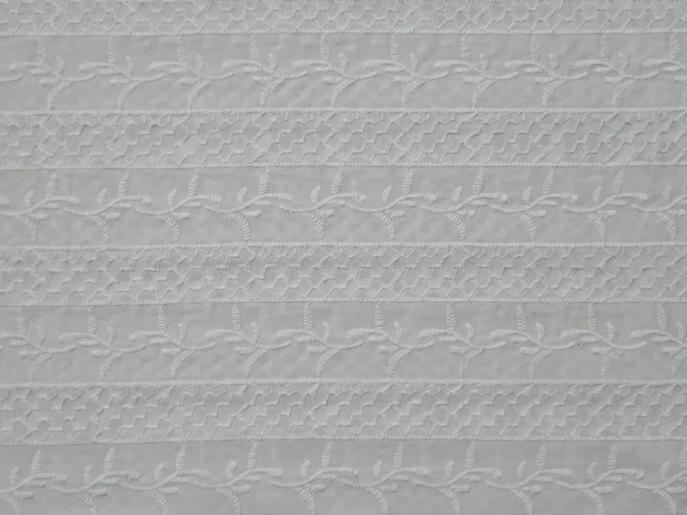 Madeira biela "vyšívaný vzor" 