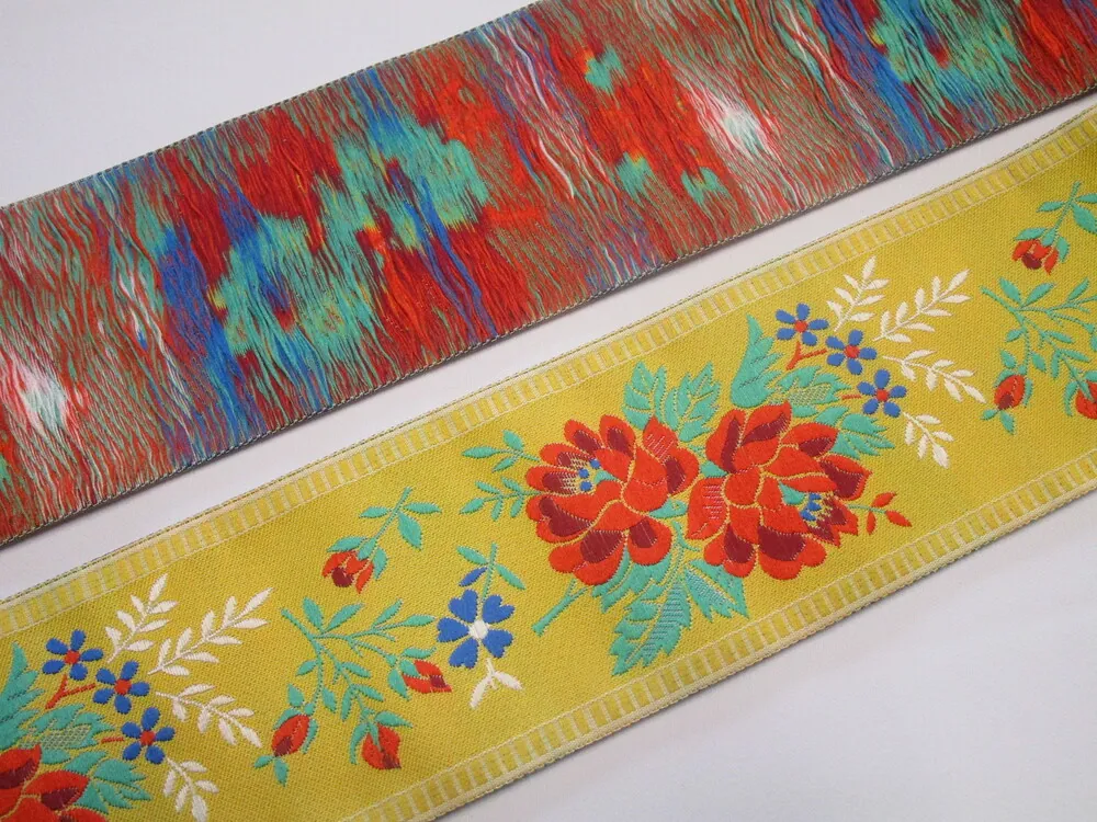Stuha krojová žltá "červeno-bordové kvety" 