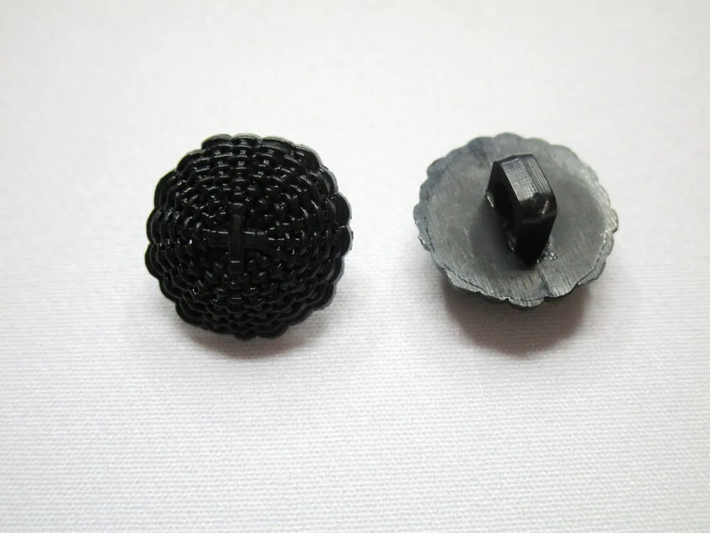 Gombík čierny "plastický vzor" - 15 mm 