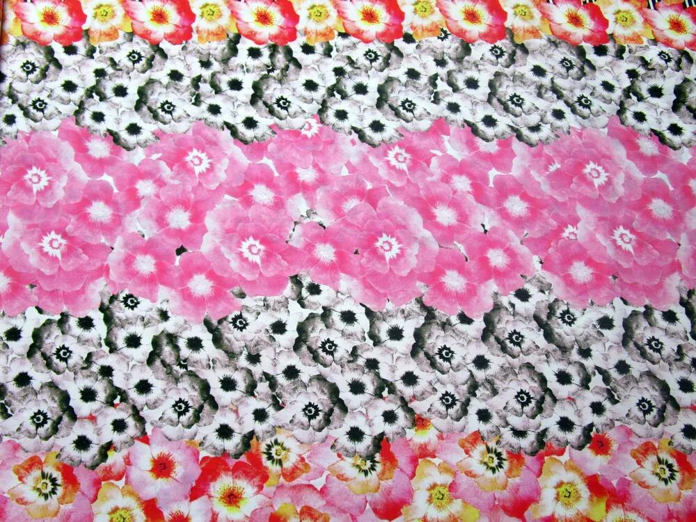 Popelín bielo-ružový "kvety" 