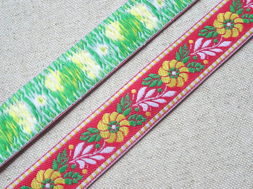 Stuha krojová červená "žltý kvet" - 2,5 cm 