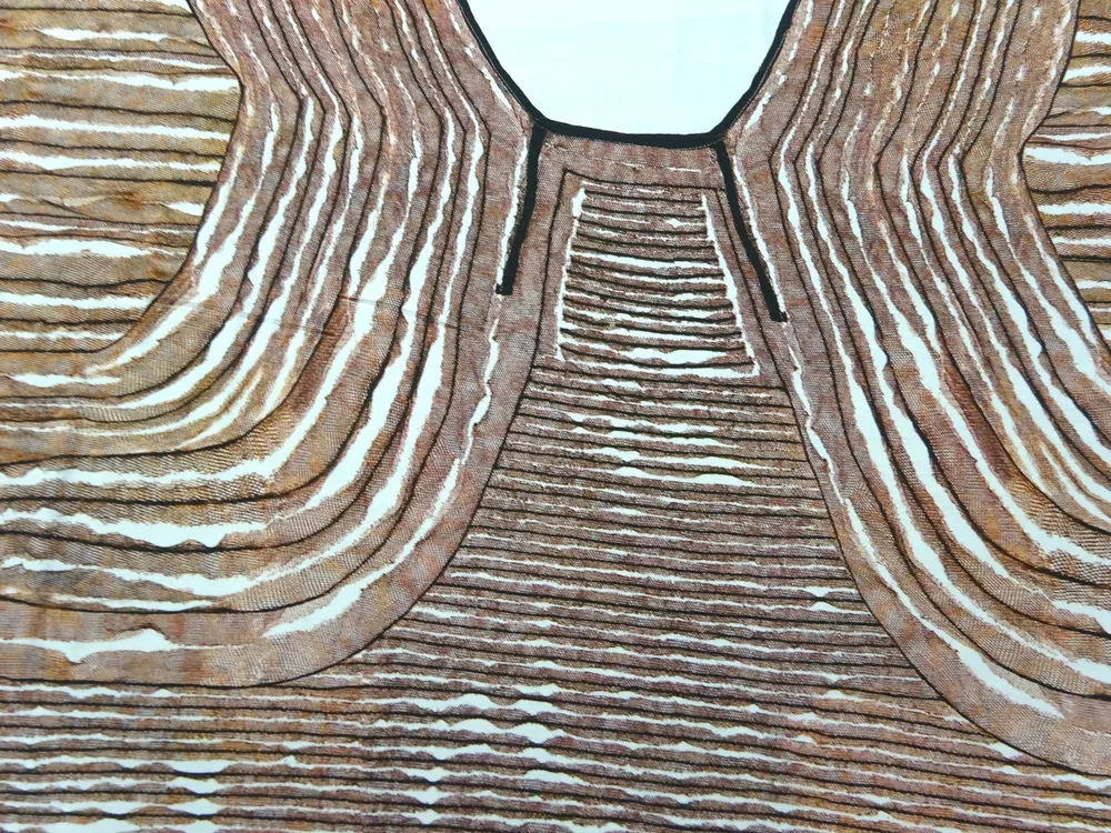 Úplet maslovo-hnedý "výstrih" - raport