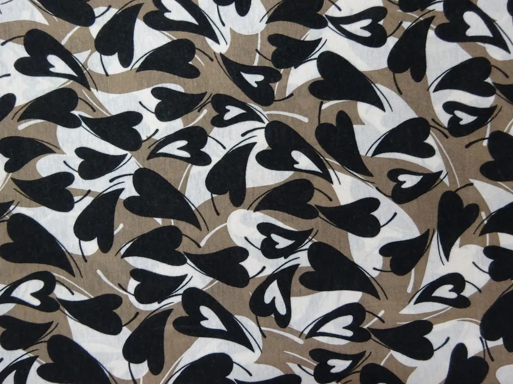 Úplet smotanovo-hnedý "čierne srdiečka"