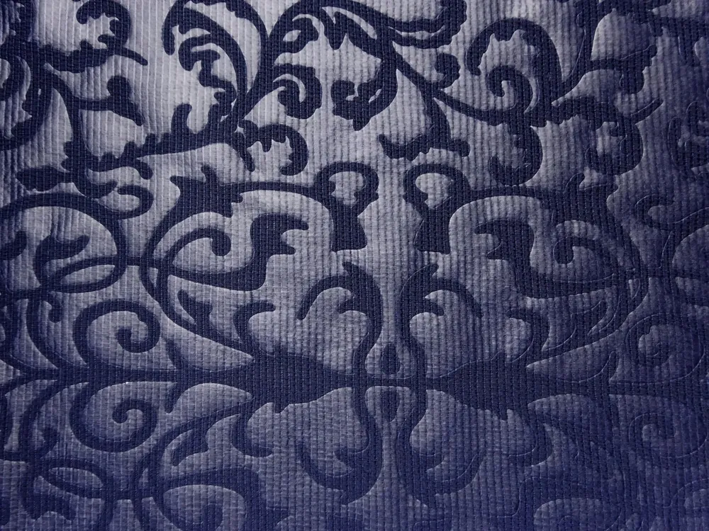 Úplet tmavomodrý "plastické ornamenty"