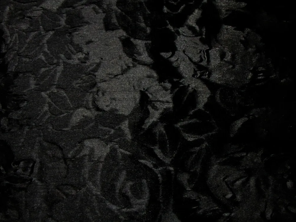 Kožušina čierna "jemne plastické kvety" - nízky vlas 