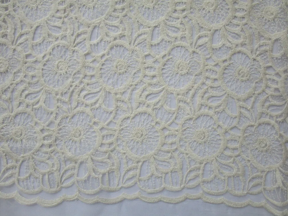 Krajka na organze "maslové kvety"