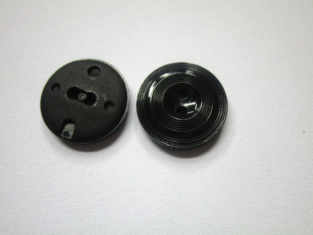 Gombík čierny "kruhy" 