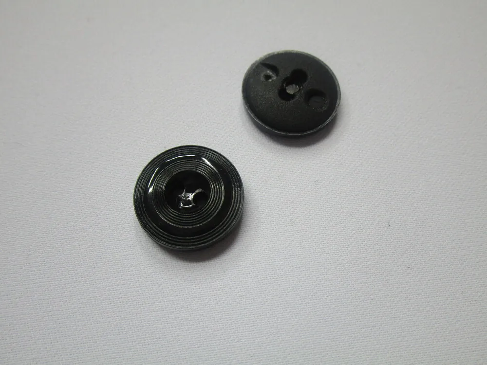 Gombík čierny "kruhy" 