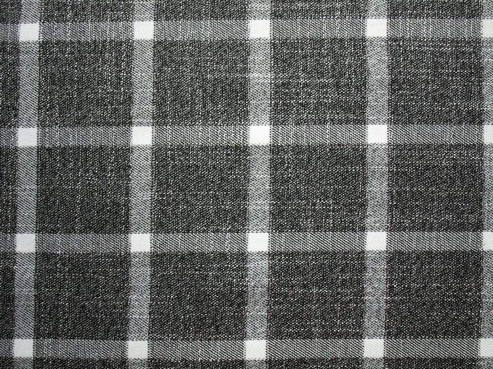 Kostýmovka sivo-čierna "káro pretkávané lesklou nitkou" - zbytok 