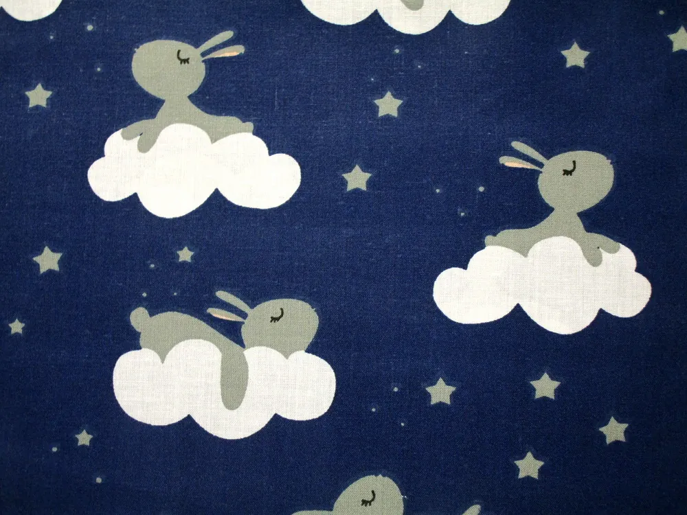 Bavlna tmavomodrá "zajko na oblaku"