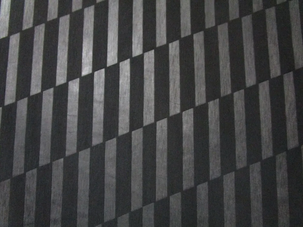 Úplet Lutia čierny "geometrický plastický motív"