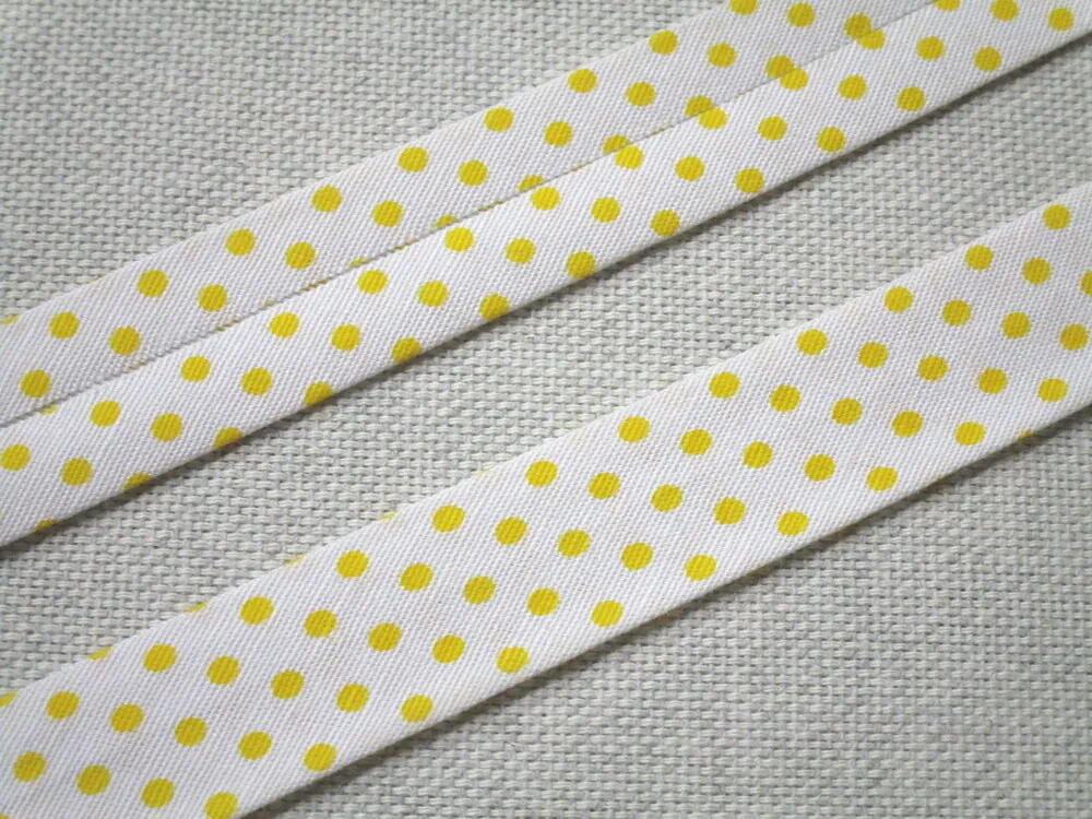 Šikmý prúžok bavlnený biely "žltá bodka" - 18 mm