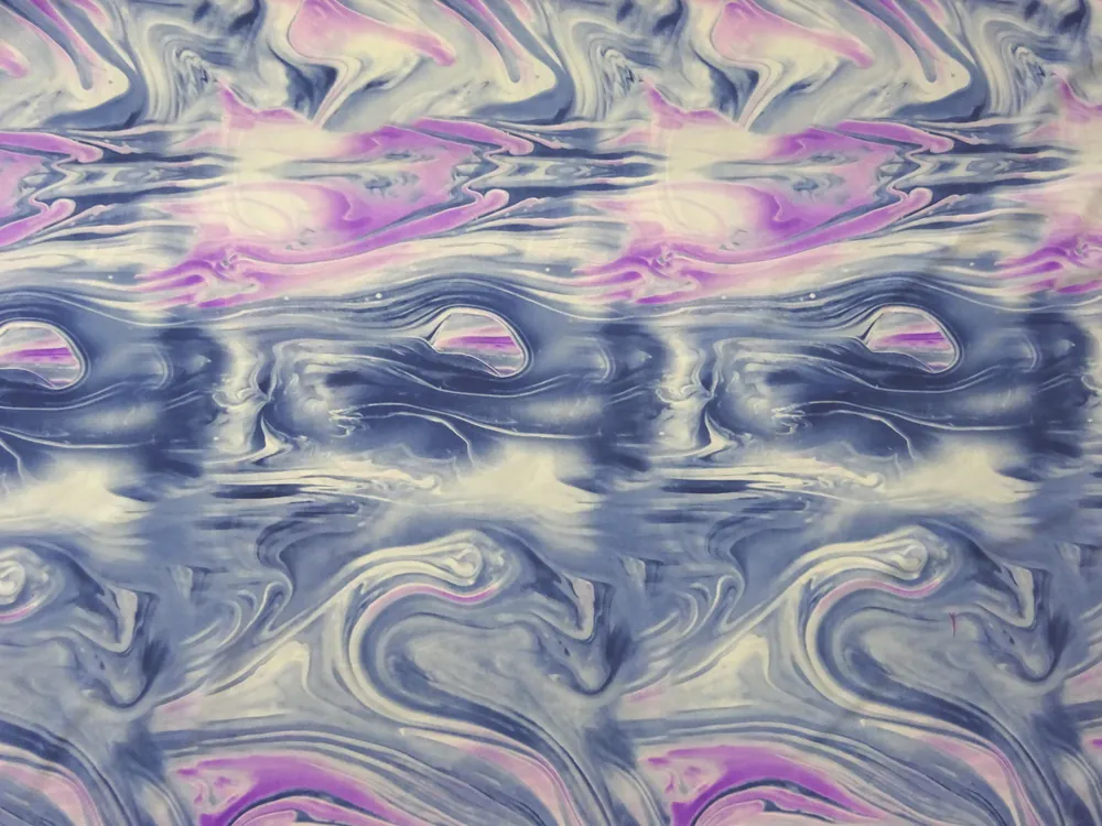 Hodváb smotanový "fialovo-modrý rozpitý vzor"