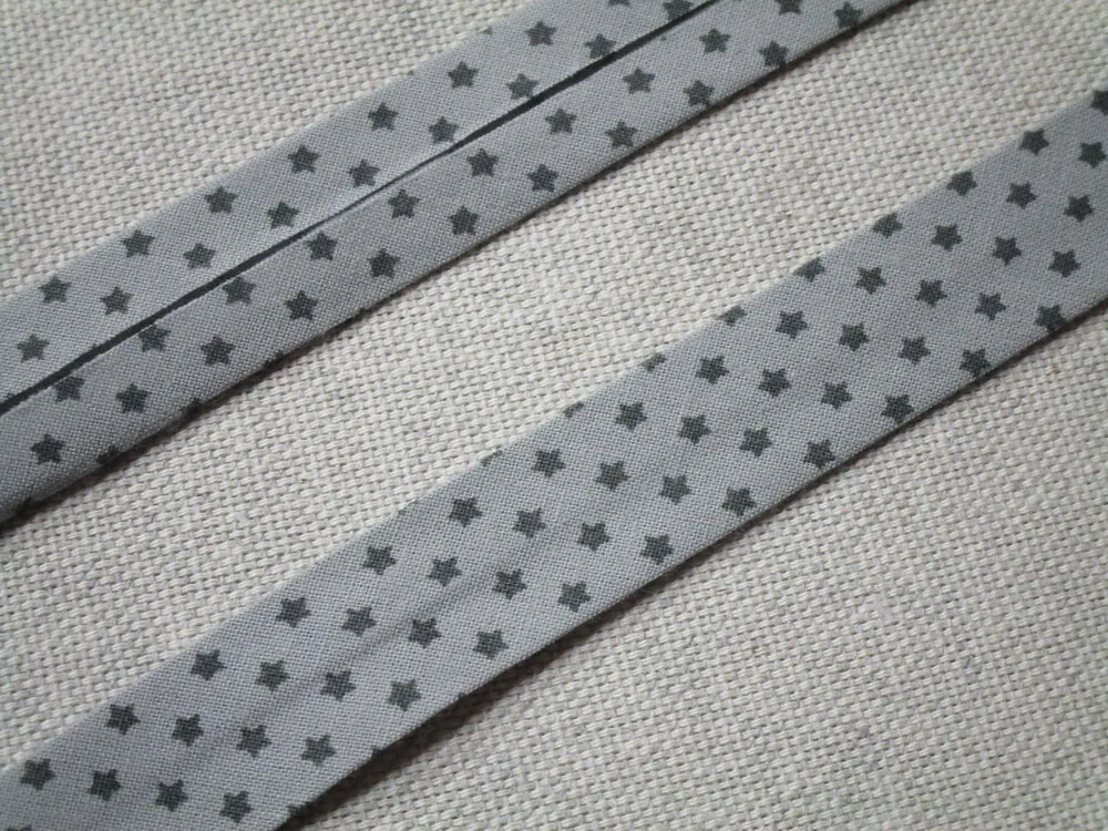 Šikmý prúžok bavlnený sivý "hviezdička" - 18 mm