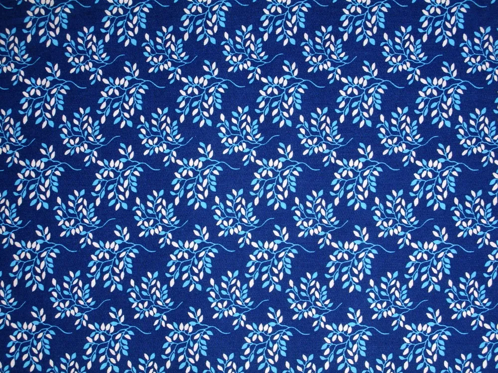 Bavlna tmavomodrá "biele a modré lístočky"