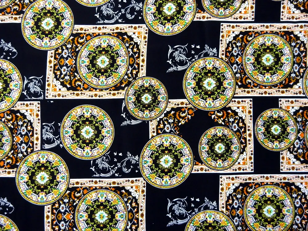 Šatovka čierna "vzorovaná" 