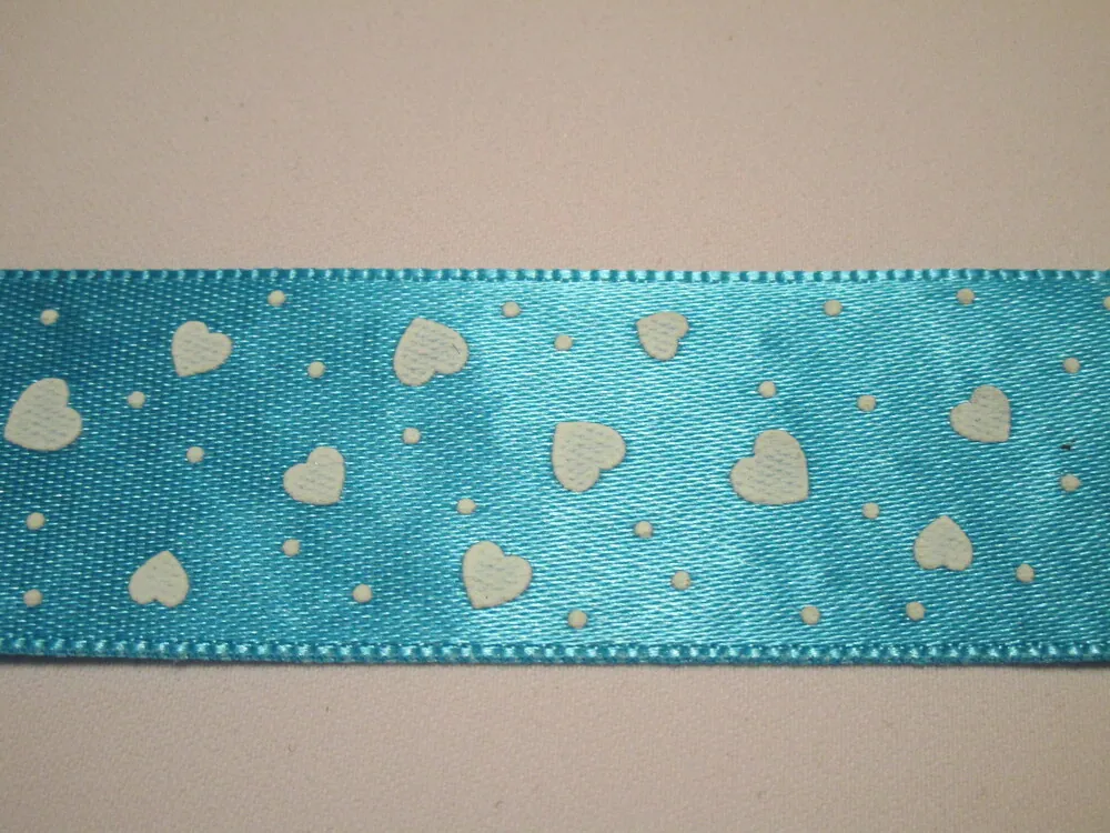 Stuha atlasová tyrkysová "plastické srdiečka" - 24 mm 