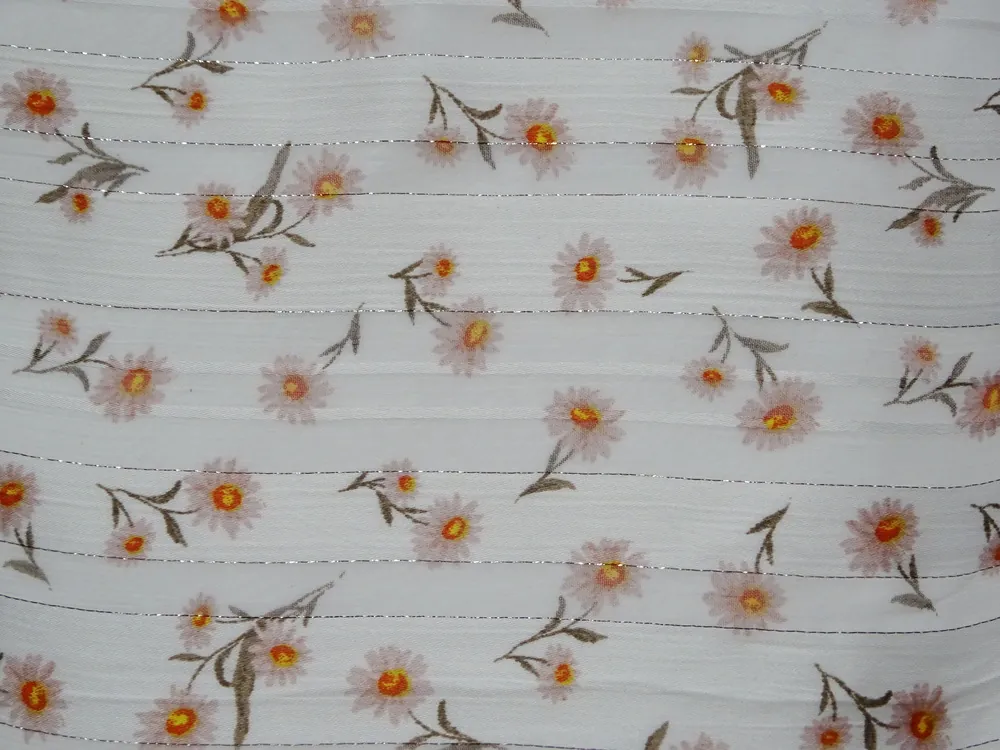 Šifón smotanový "kvety, strieborný pásik" 