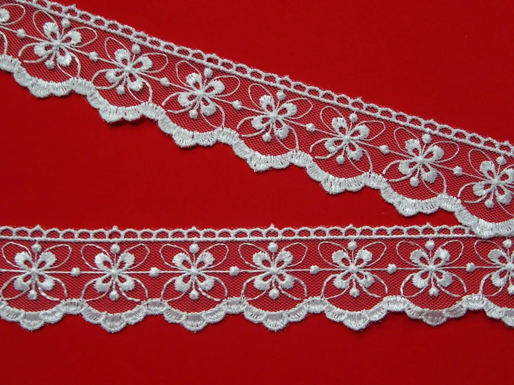 Borta biela na tyle "kvety" 