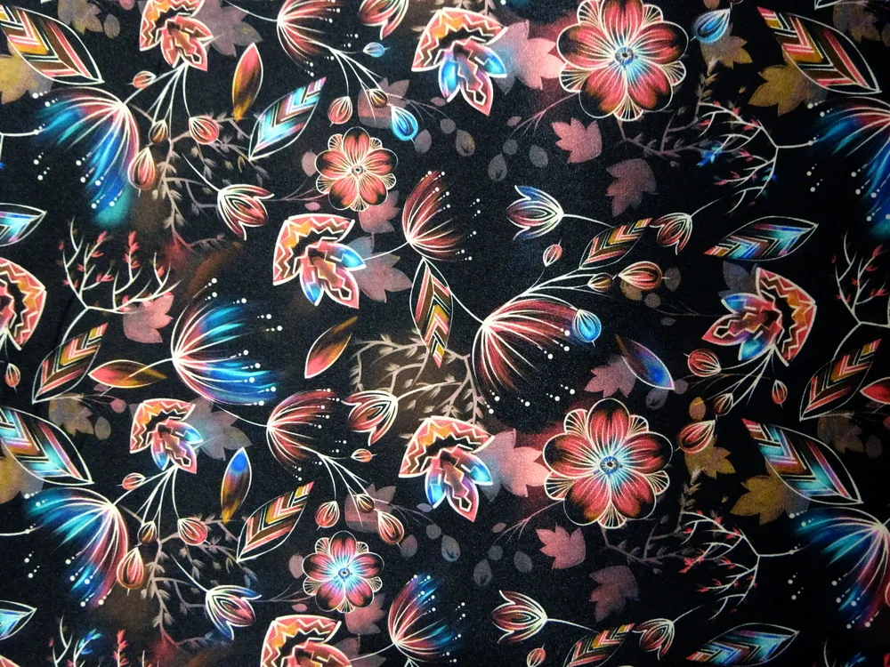 Satén čierny "kvety" - slovenská tlač 