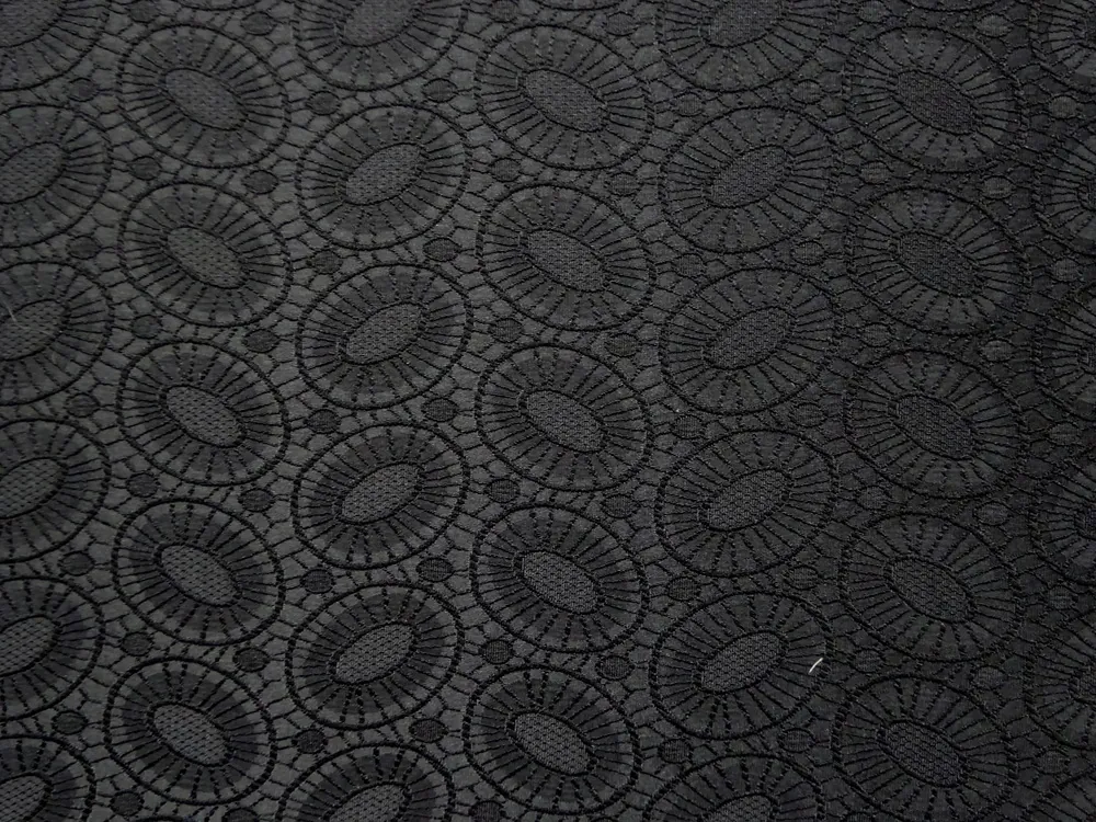 Žakard čierny "plastický vzor" 