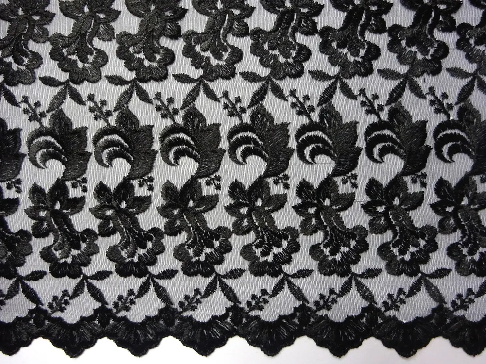 Vyšívaný tyl čierny "kvety" 