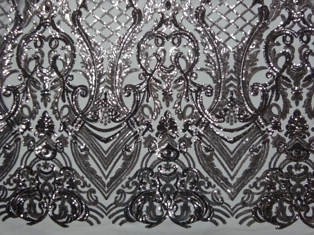 Vyšívaný tyl strieborný "ornamenty, flitre" 