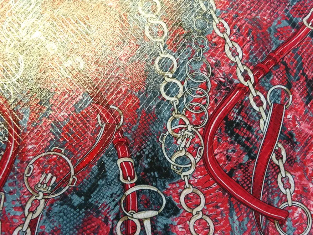 Úplet sivo-červený "opasok, zlatý odlesk" 