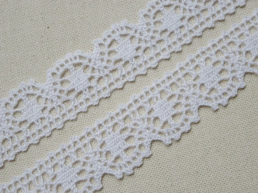 Borta biela "vzorovaná" 